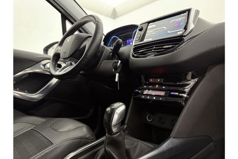 Peugeot 2008 1.2 VTi Allure Clima Cruise LED Sfeerverlichting Trekhaak Navi PDC 16"LMV