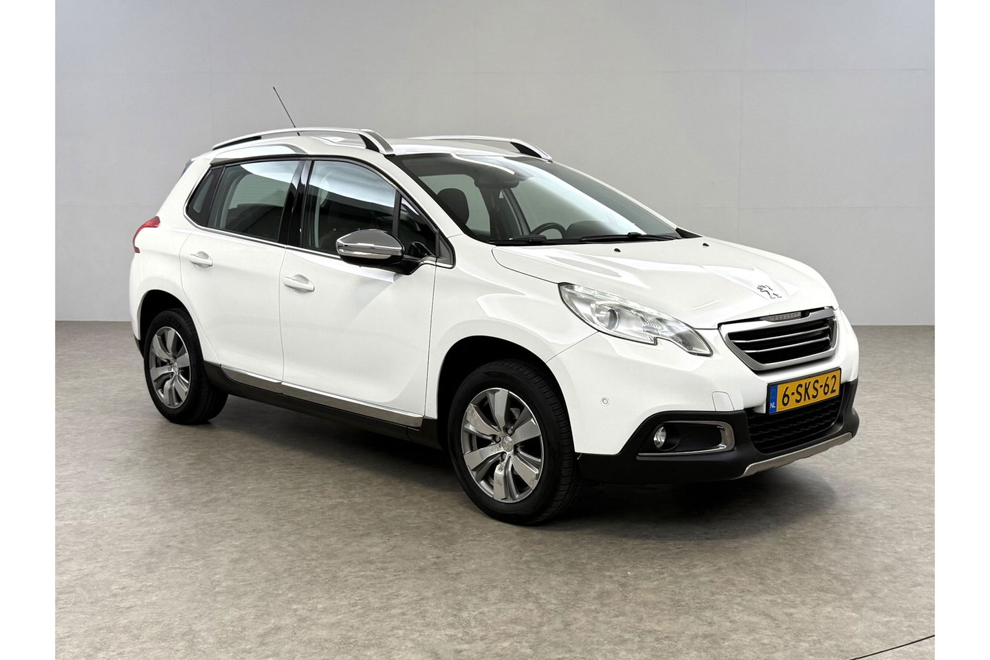 Peugeot 2008 1.2 VTi Allure Clima Cruise LED Sfeerverlichting Trekhaak Navi PDC 16"LMV