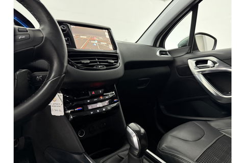Peugeot 2008 1.2 VTi Allure Clima Cruise LED Sfeerverlichting Trekhaak Navi PDC 16"LMV