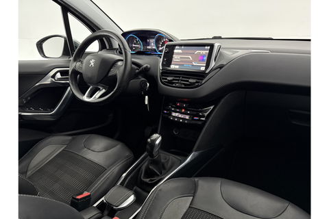 Peugeot 2008 1.2 VTi Allure Clima Cruise LED Sfeerverlichting Trekhaak Navi PDC 16"LMV