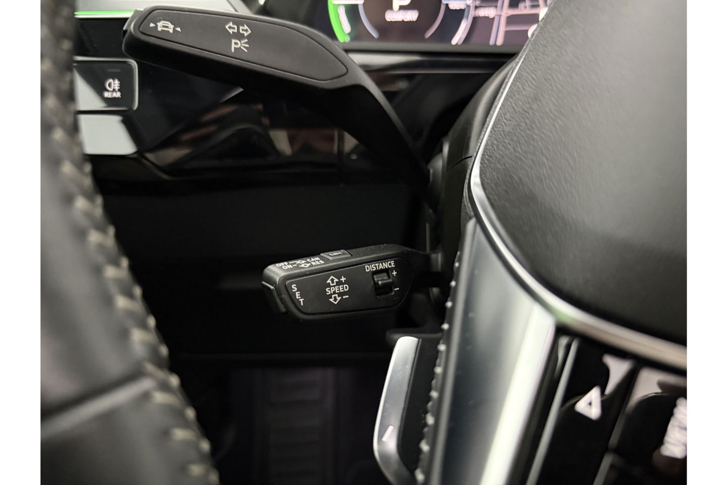 Audi e-tron 50 Quattro 313PK 71 kWh Pano LED ACC Sfeer Memory Camera Clima Leder Navi Virtual PDC 20"LMV