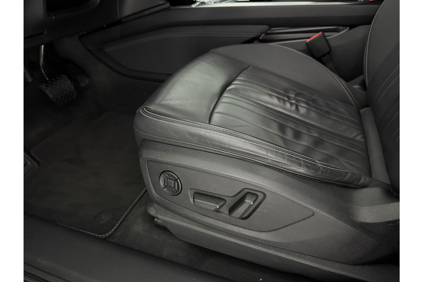 Audi e-tron 50 Quattro 313PK 71 kWh Pano LED ACC Sfeer Memory Camera Clima Leder Navi Virtual PDC 20"LMV