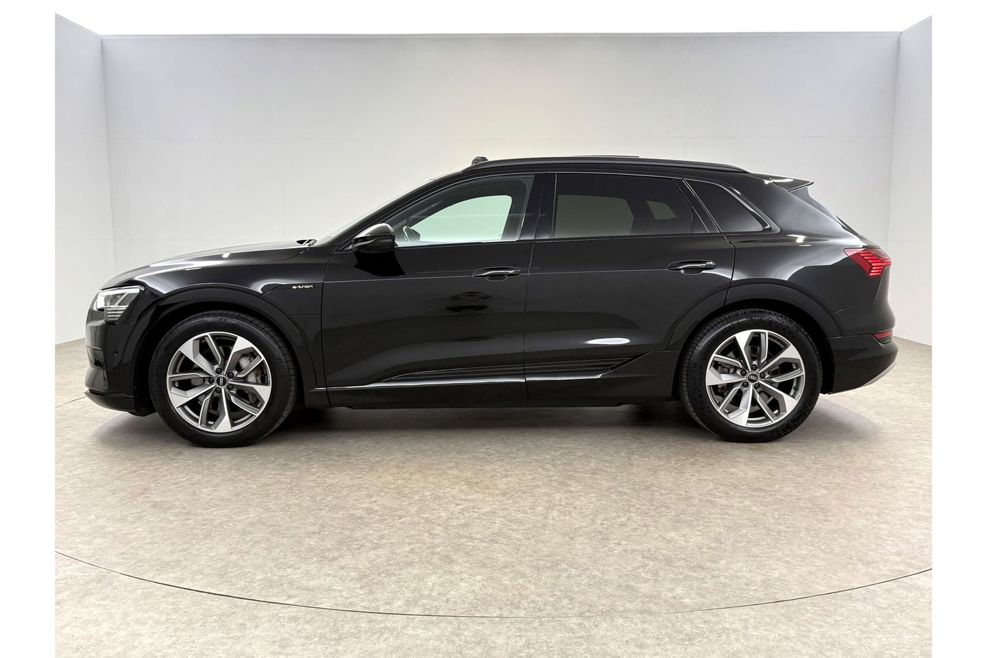 Audi e-tron 50 Quattro 313PK 71 kWh Pano LED ACC Sfeer Memory Camera Clima Leder Navi Virtual PDC 20"LMV