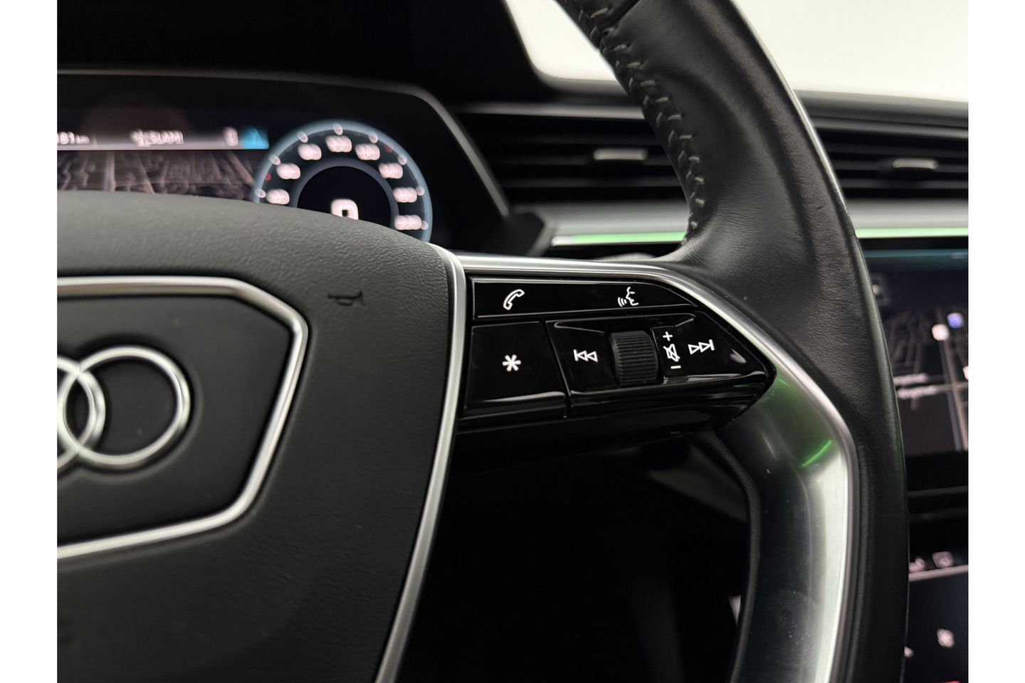 Audi e-tron 50 Quattro 313PK 71 kWh Pano LED ACC Sfeer Memory Camera Clima Leder Navi Virtual PDC 20"LMV