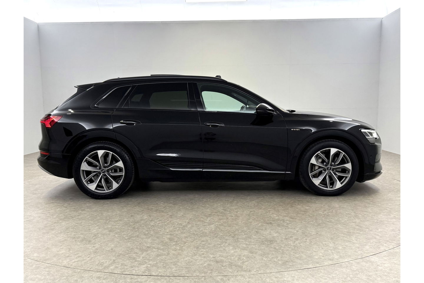 Audi e-tron 50 Quattro 313PK 71 kWh Pano LED ACC Sfeer Memory Camera Clima Leder Navi Virtual PDC 20"LMV