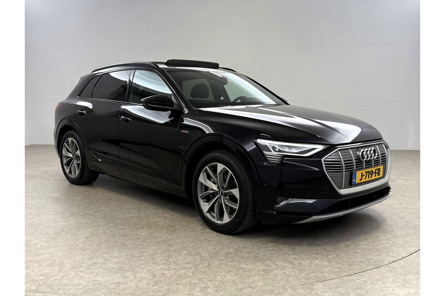 Audi e-tron 50 Quattro 313PK 71 kWh Pano LED ACC Sfeer Memory Camera Clima Leder Navi Virtual PDC 20"LMV