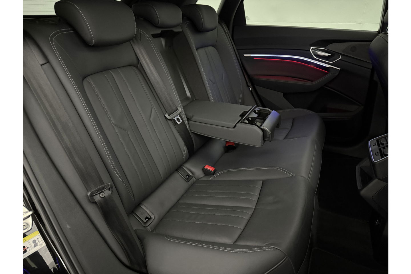 Audi e-tron 50 Quattro 313PK 71 kWh Pano LED ACC Sfeer Memory Camera Clima Leder Navi Virtual PDC 20"LMV