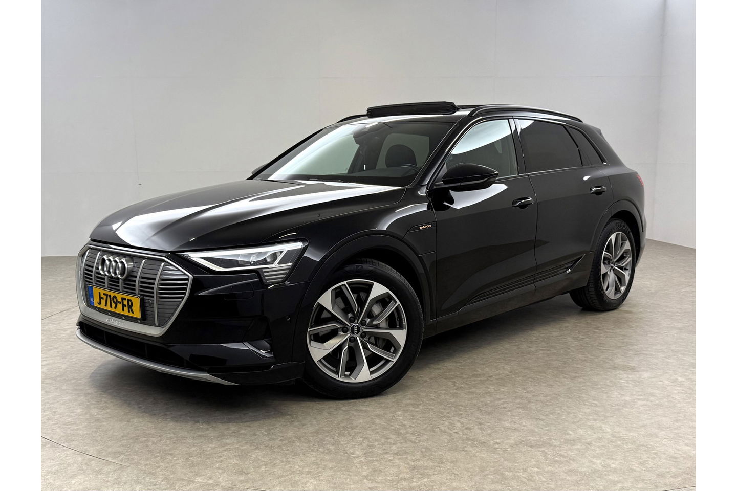 Audi e-tron 50 Quattro 313PK 71 kWh Pano LED ACC Sfeer Memory Camera Clima Leder Navi Virtual PDC 20"LMV
