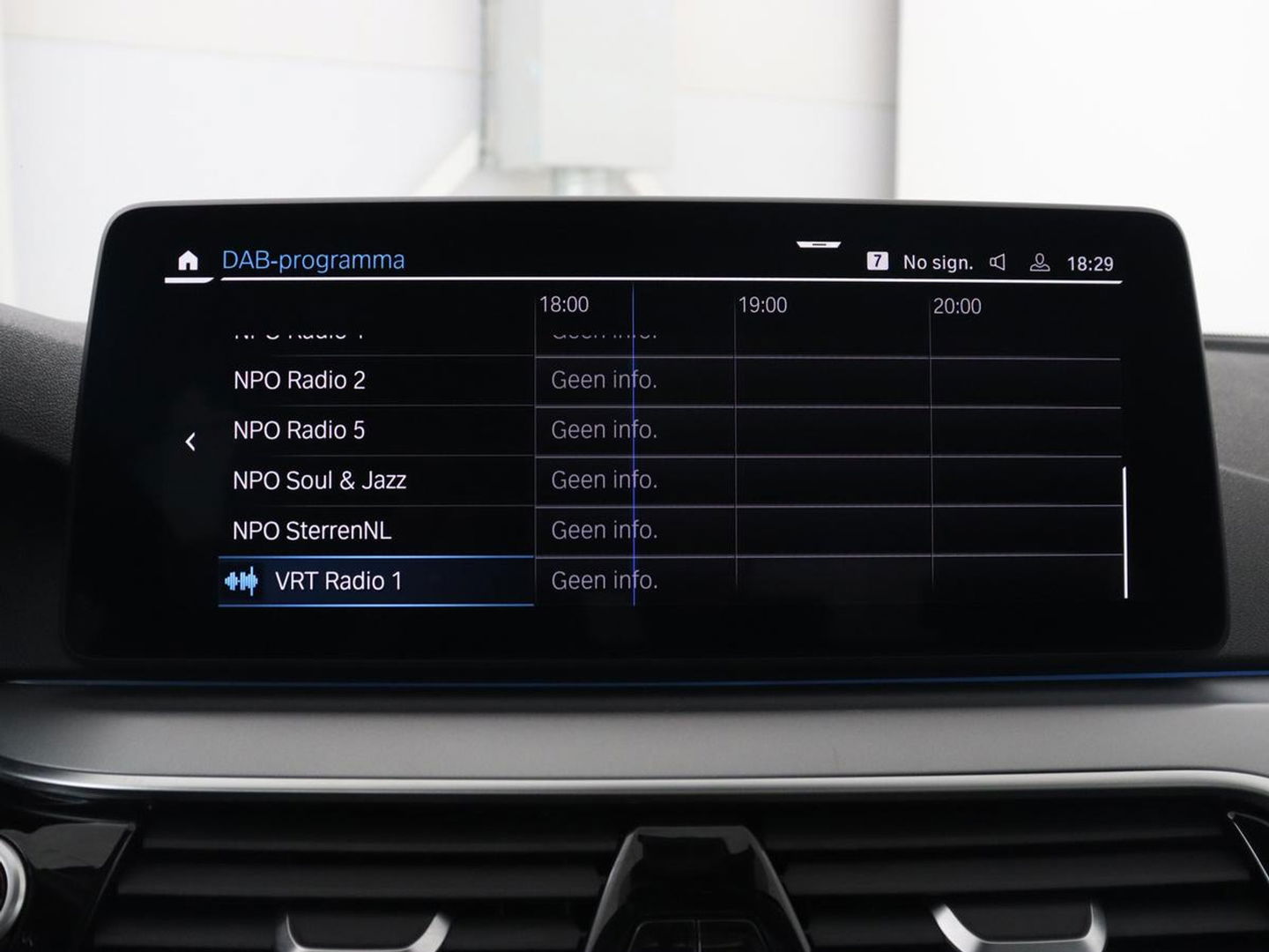 BMW 5 Serie 530e xDrive High Executive | Panoramadak | Trekhaak | Adaptive cruise | Stoel & stuurverwarming | Carplay | Sfeerverlichting | Leder | Camera | Keyless | PHEV | Plug In