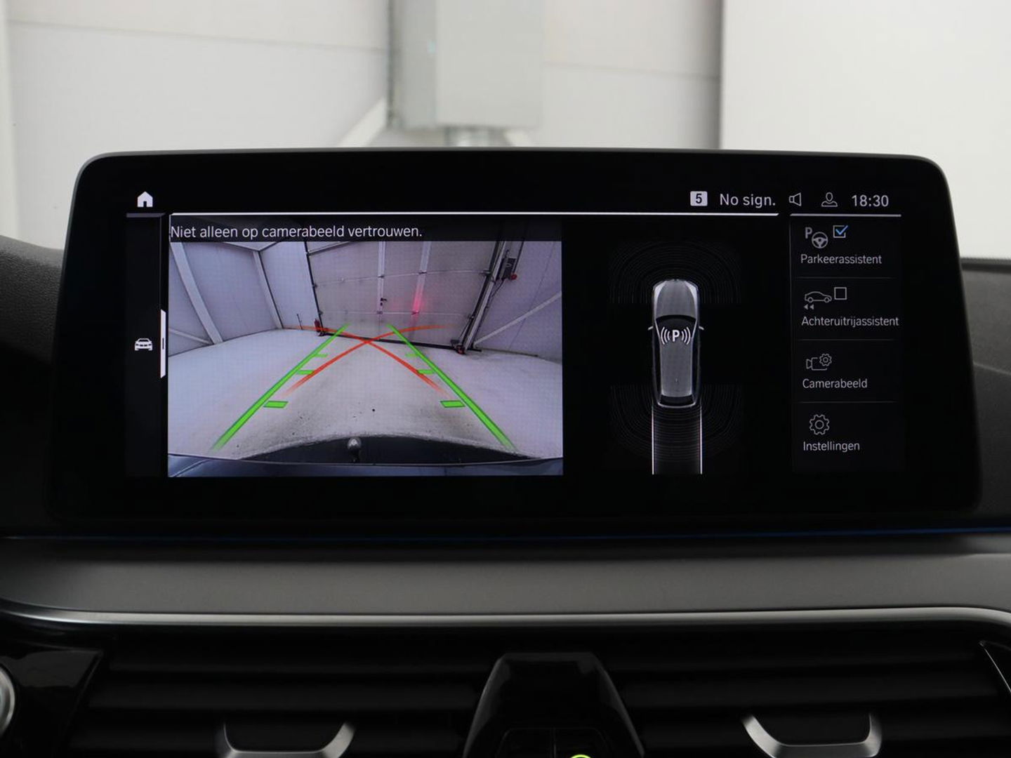 BMW 5 Serie 530e xDrive High Executive | Panoramadak | Trekhaak | Adaptive cruise | Stoel & stuurverwarming | Carplay | Sfeerverlichting | Leder | Camera | Keyless | PHEV | Plug In