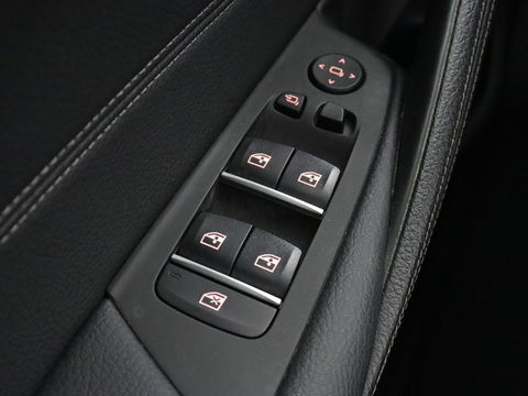 BMW 5 Serie 530e xDrive High Executive | Panoramadak | Trekhaak | Adaptive cruise | Stoel & stuurverwarming | Carplay | Sfeerverlichting | Leder | Camera | Keyless | PHEV | Plug In