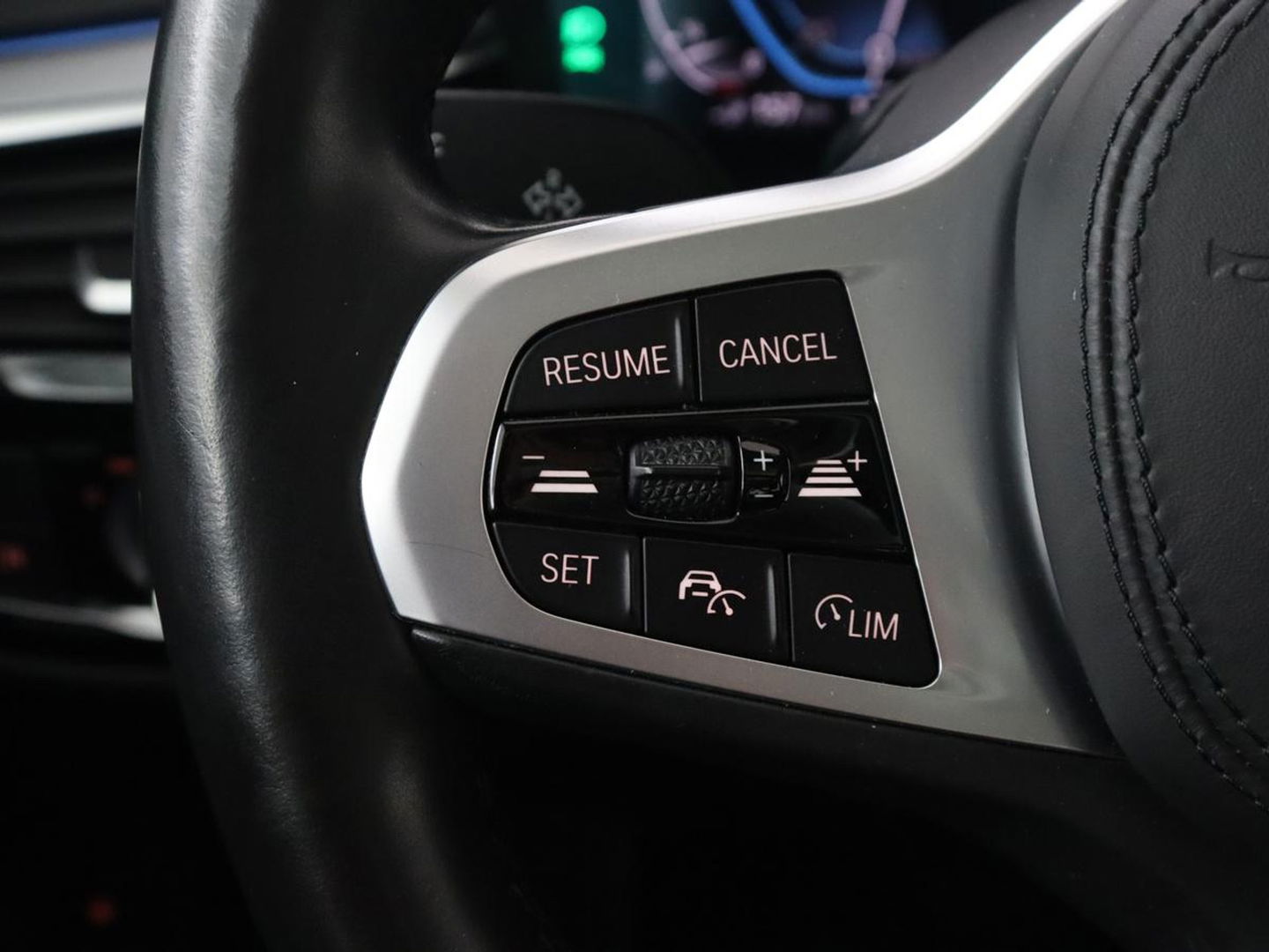 BMW 5 Serie 530e xDrive High Executive | Panoramadak | Trekhaak | Adaptive cruise | Stoel & stuurverwarming | Carplay | Sfeerverlichting | Leder | Camera | Keyless | PHEV | Plug In