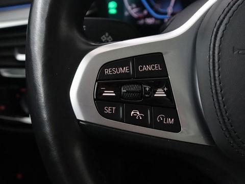 BMW 5 Serie 530e xDrive High Executive | Panoramadak | Trekhaak | Adaptive cruise | Stoel & stuurverwarming | Carplay | Sfeerverlichting | Leder | Camera | Keyless | PHEV | Plug In