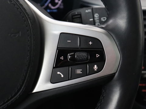BMW 5 Serie 530e xDrive High Executive | Panoramadak | Trekhaak | Adaptive cruise | Stoel & stuurverwarming | Carplay | Sfeerverlichting | Leder | Camera | Keyless | PHEV | Plug In