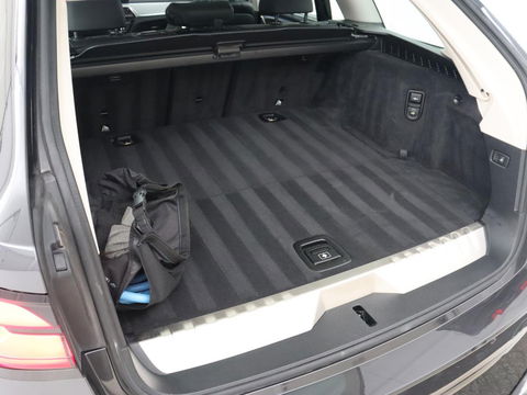 BMW 5 Serie 530e xDrive High Executive | Panoramadak | Trekhaak | Adaptive cruise | Stoel & stuurverwarming | Carplay | Sfeerverlichting | Leder | Camera | Keyless | PHEV | Plug In