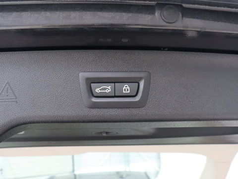 BMW 5 Serie 530e xDrive High Executive | Panoramadak | Trekhaak | Adaptive cruise | Stoel & stuurverwarming | Carplay | Sfeerverlichting | Leder | Camera | Keyless | PHEV | Plug In