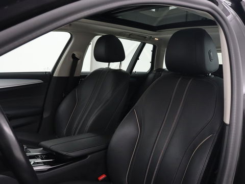 BMW 5 Serie 530e xDrive High Executive | Panoramadak | Trekhaak | Adaptive cruise | Stoel & stuurverwarming | Carplay | Sfeerverlichting | Leder | Camera | Keyless | PHEV | Plug In