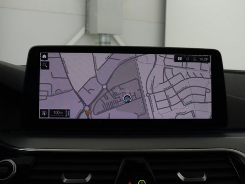 BMW 5 Serie 530e xDrive High Executive | Panoramadak | Trekhaak | Adaptive cruise | Stoel & stuurverwarming | Carplay | Sfeerverlichting | Leder | Camera | Keyless | PHEV | Plug In