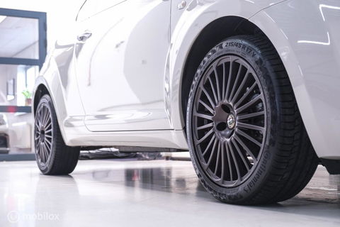 Alfa Romeo MiTo 0.9 TwinAir Racer | Navigatie | PDC | NL auto NAP | Cruisecontrol | Climatecontrol |