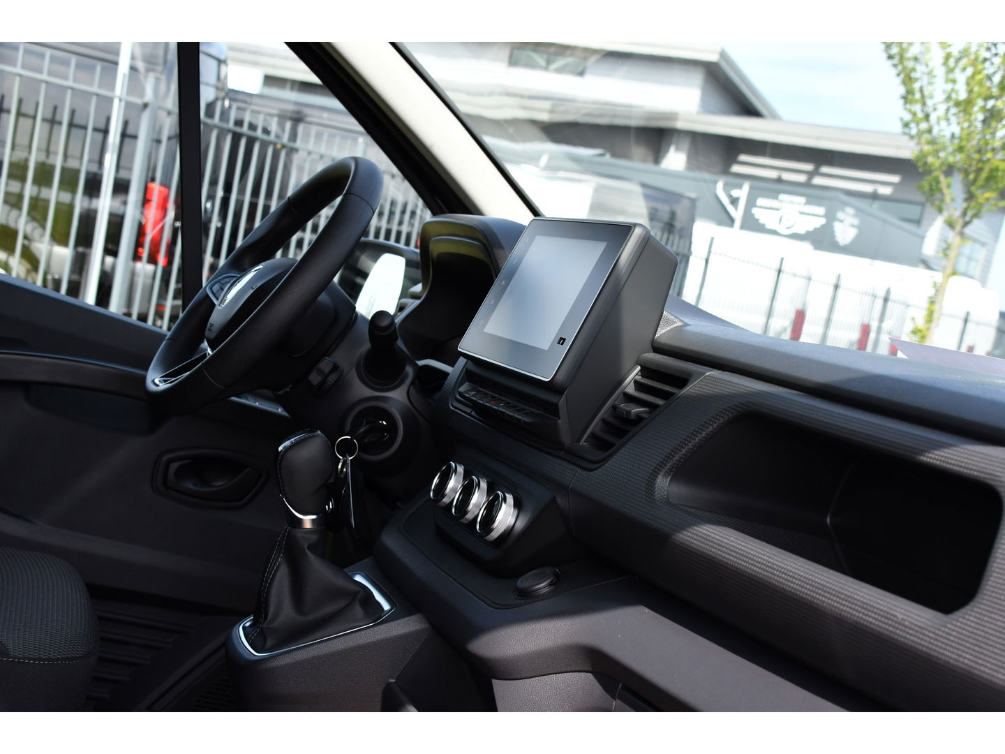 Renault Trafic 2.0 Blue dCi 170 L2H1 DC Black Edition Cruise, Carplay, 170pk, 2 x Schuifdeur, Multimedia, Automaat, Sensoren, Uniek!