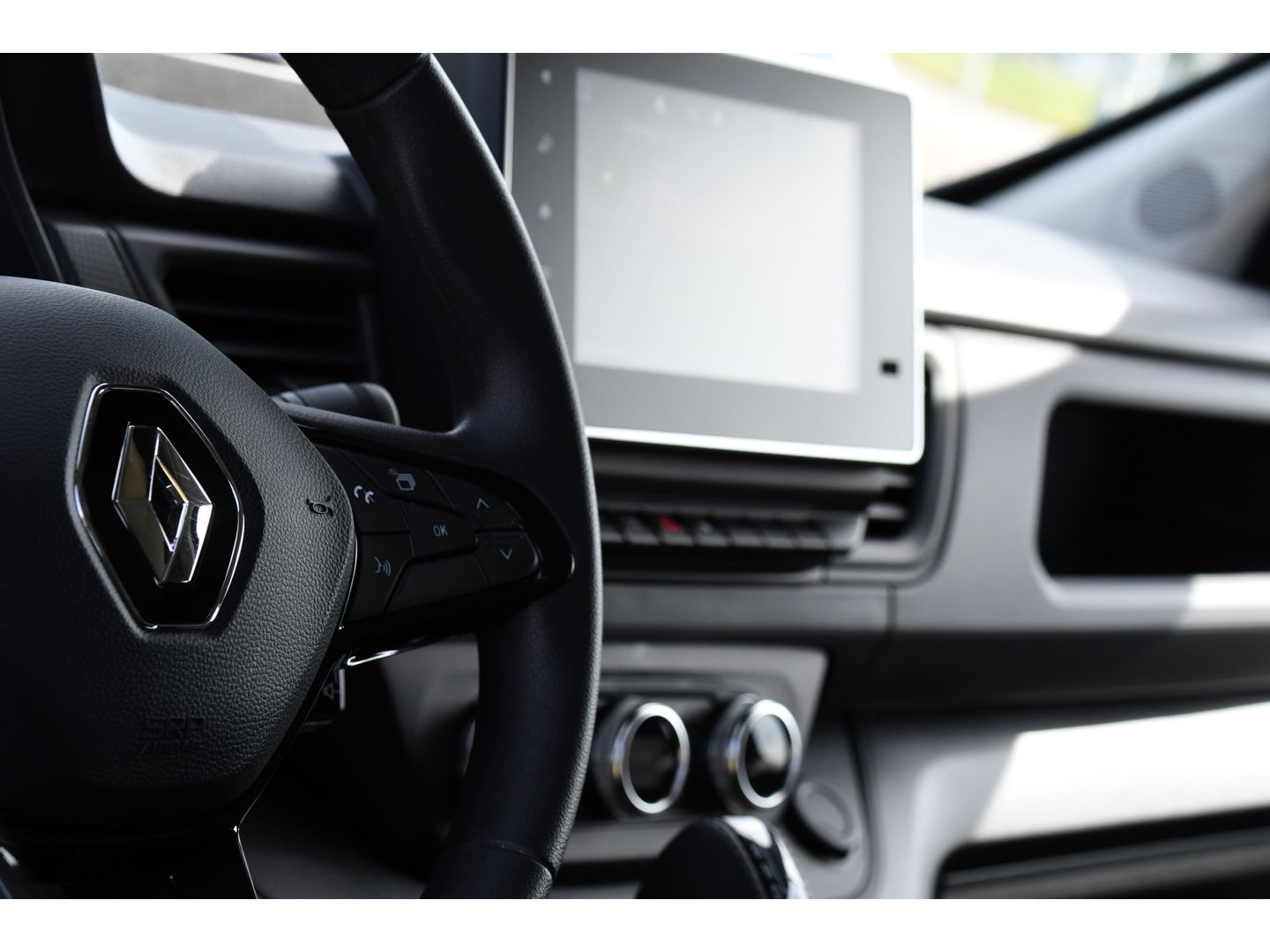 Renault Trafic 2.0 Blue dCi 170 L2H1 DC Black Edition Cruise, Carplay, 170pk, 2 x Schuifdeur, Multimedia, Automaat, Sensoren, Uniek!