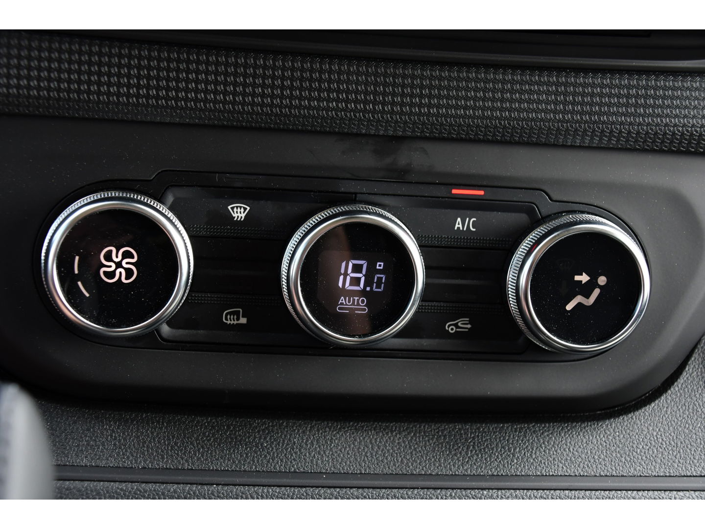 Renault Trafic 2.0 Blue dCi 170 L2H1 DC Black Edition Cruise, Carplay, 170pk, 2 x Schuifdeur, Multimedia, Automaat, Sensoren, Uniek!