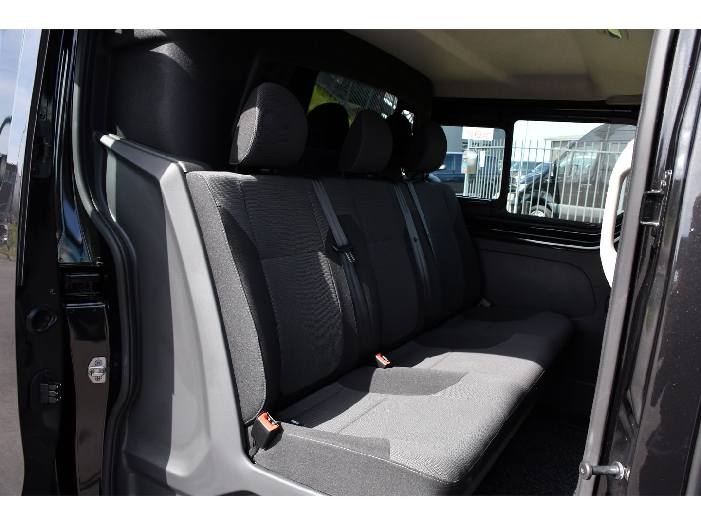 Renault Trafic 2.0 Blue dCi 170 L2H1 DC Black Edition Cruise, Carplay, 170pk, 2 x Schuifdeur, Multimedia, Automaat, Sensoren, Uniek!