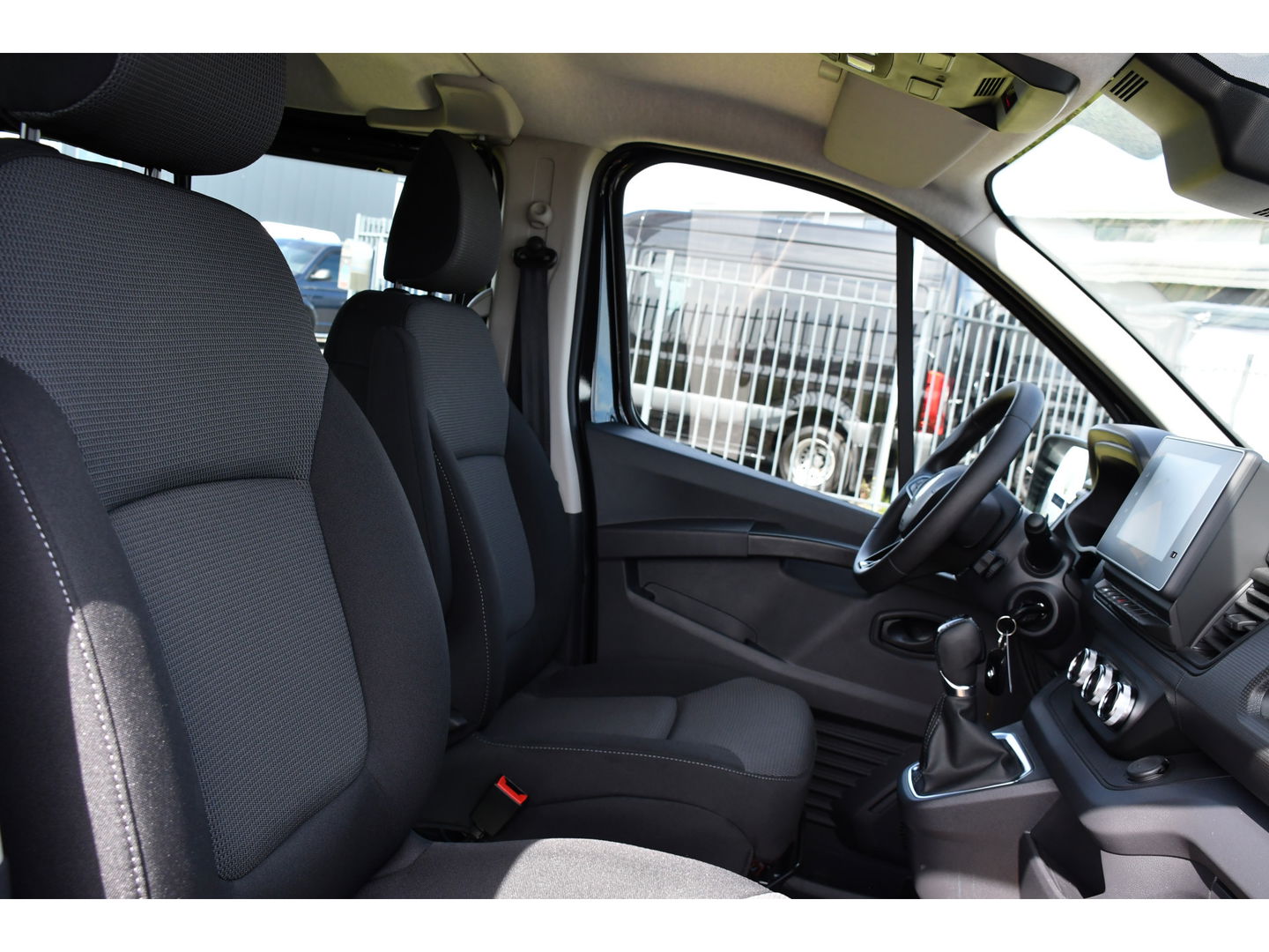 Renault Trafic 2.0 Blue dCi 170 L2H1 DC Black Edition Cruise, Carplay, 170pk, 2 x Schuifdeur, Multimedia, Automaat, Sensoren, Uniek!