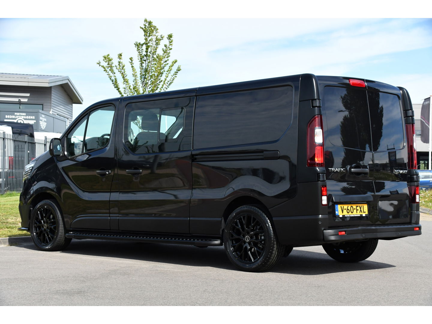 Renault Trafic 2.0 Blue dCi 170 L2H1 DC Black Edition Cruise, Carplay, 170pk, 2 x Schuifdeur, Multimedia, Automaat, Sensoren, Uniek!