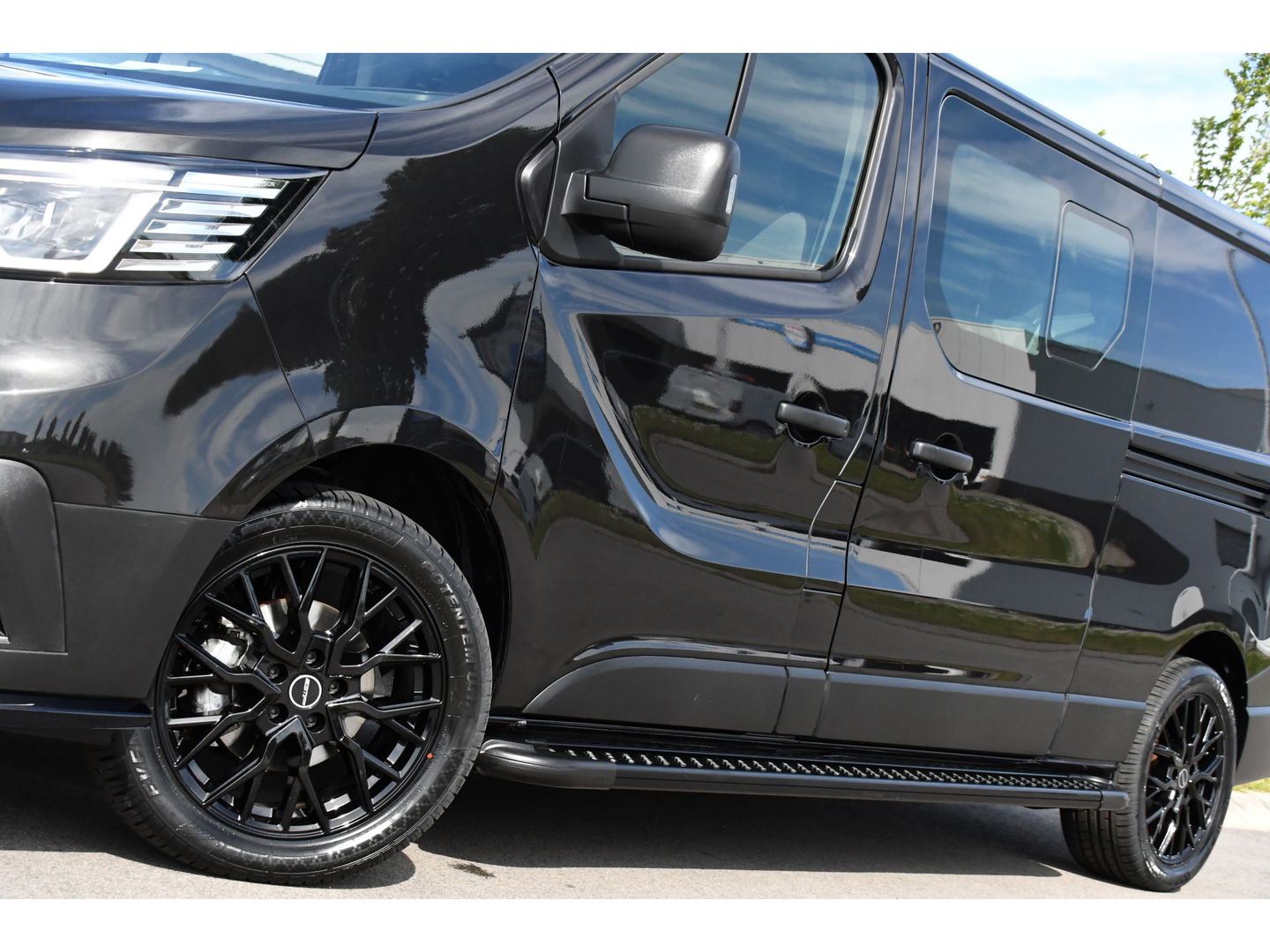 Renault Trafic 2.0 Blue dCi 170 L2H1 DC Black Edition Cruise, Carplay, 170pk, 2 x Schuifdeur, Multimedia, Automaat, Sensoren, Uniek!