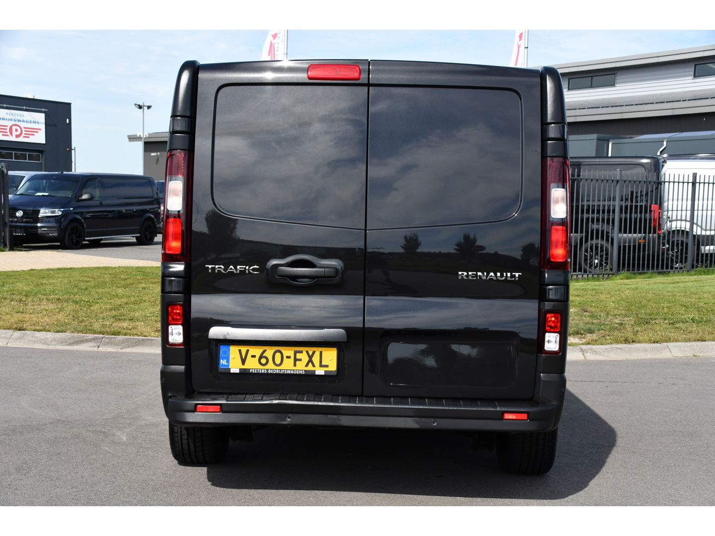 Renault Trafic 2.0 Blue dCi 170 L2H1 DC Black Edition Cruise, Carplay, 170pk, 2 x Schuifdeur, Multimedia, Automaat, Sensoren, Uniek!