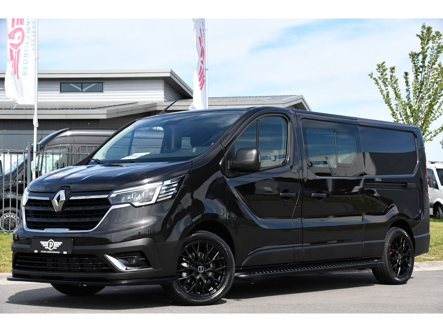 Renault Trafic 2.0 Blue dCi 170 L2H1 DC Black Edition Cruise, Carplay, 170pk, 2 x Schuifdeur, Multimedia, Automaat, Sensoren, Uniek!