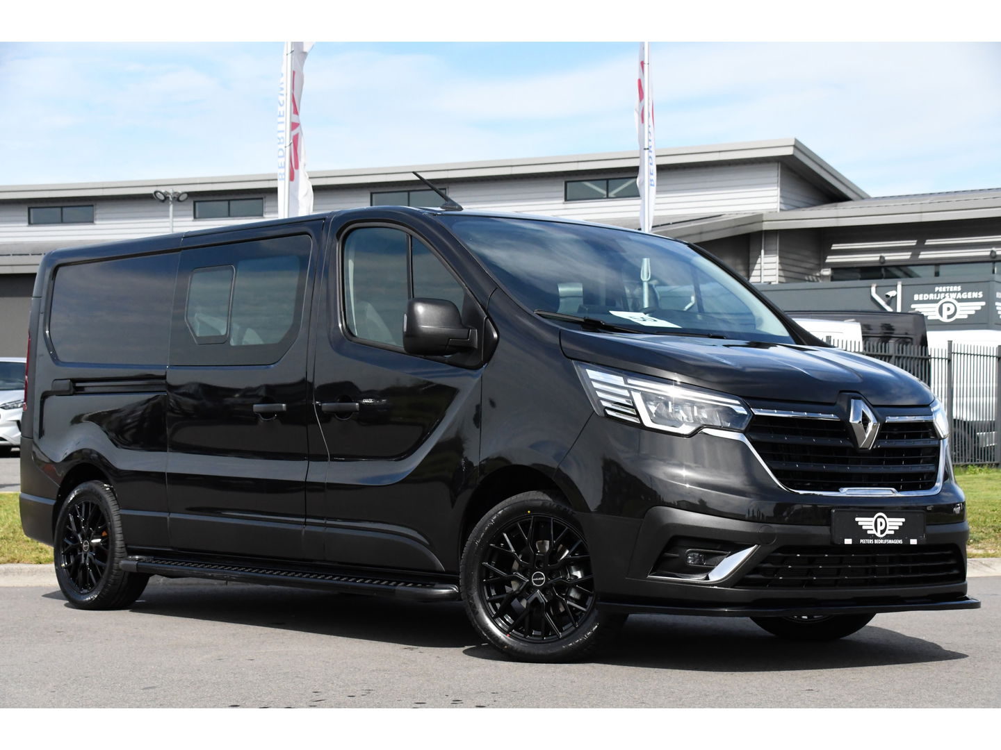 Renault Trafic 2.0 Blue dCi 170 L2H1 DC Black Edition Cruise, Carplay, 170pk, 2 x Schuifdeur, Multimedia, Automaat, Sensoren, Uniek!