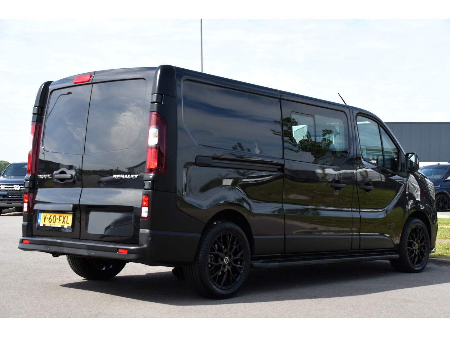 Renault Trafic 2.0 Blue dCi 170 L2H1 DC Black Edition Cruise, Carplay, 170pk, 2 x Schuifdeur, Multimedia, Automaat, Sensoren, Uniek!