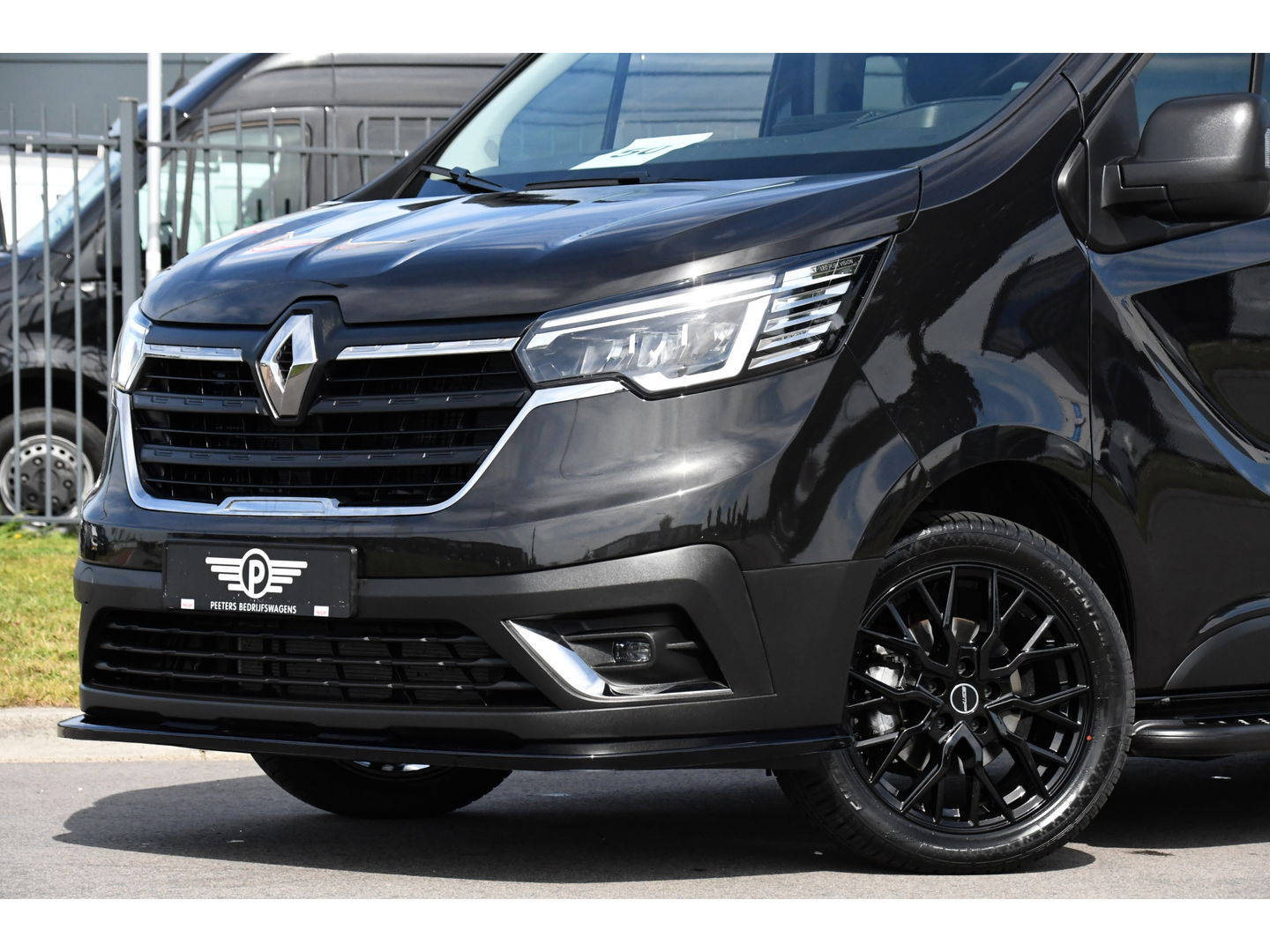Renault Trafic 2.0 Blue dCi 170 L2H1 DC Black Edition Cruise, Carplay, 170pk, 2 x Schuifdeur, Multimedia, Automaat, Sensoren, Uniek!