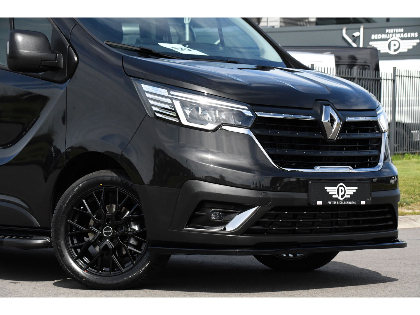 Renault Trafic 2.0 Blue dCi 170 L2H1 DC Black Edition Cruise, Carplay, 170pk, 2 x Schuifdeur, Multimedia, Automaat, Sensoren, Uniek!