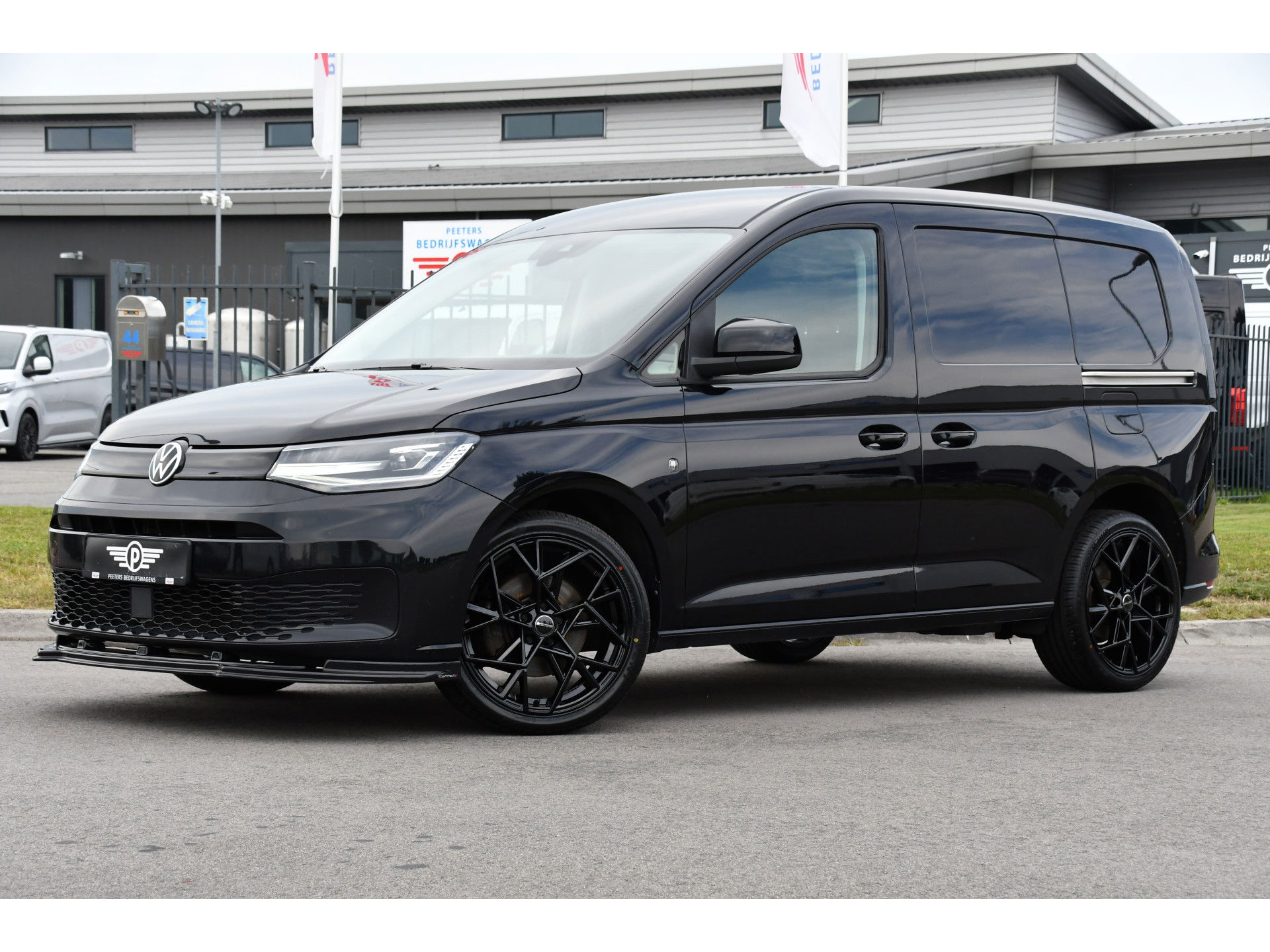 Volkswagen Caddy Cargo 2.0 TDI Exclusive Black Edition Adaptieve Cruise, Carplay, 2 x Schuifdeur, LED, Trekhaak, Leder, 122PK, Automaat, Uniek!