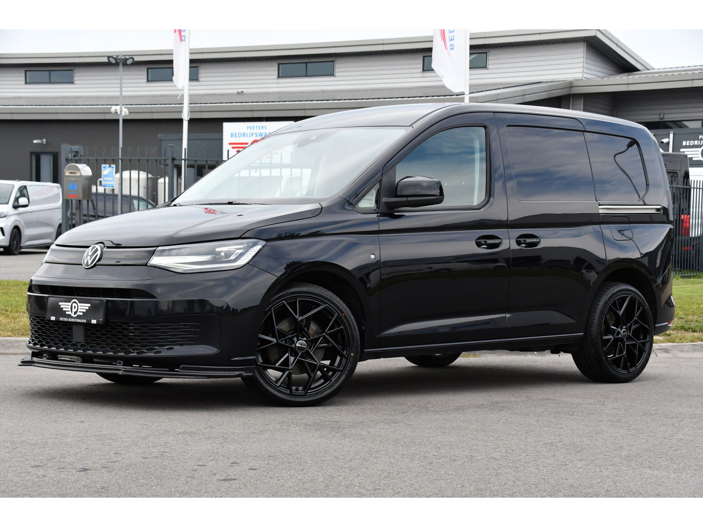 Volkswagen Caddy Cargo 2.0 TDI Exclusive Black Edition Adaptieve Cruise, Carplay, 2 x Schuifdeur, LED, Trekhaak, Leder, 122PK, Automaat, Uniek!