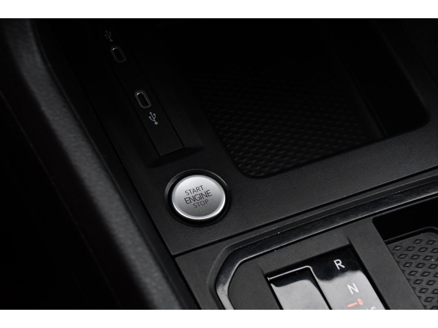 Volkswagen Caddy Cargo 2.0 TDI Exclusive Black Edition Adaptieve Cruise, Carplay, 2 x Schuifdeur, LED, Trekhaak, Leder, 122PK, Automaat, Uniek!