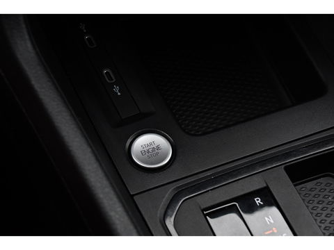 Volkswagen Caddy Cargo 2.0 TDI Exclusive Black Edition Adaptieve Cruise, Carplay, 2 x Schuifdeur, LED, Trekhaak, Leder, 122PK, Automaat, Uniek!