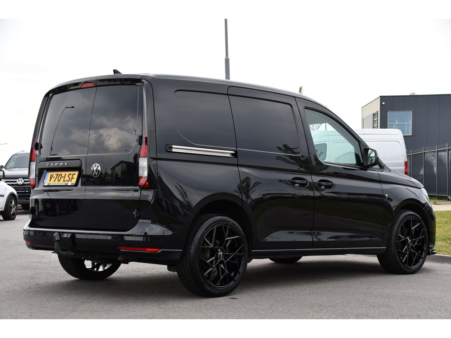 Volkswagen Caddy Cargo 2.0 TDI Exclusive Black Edition Adaptieve Cruise, Carplay, 2 x Schuifdeur, LED, Trekhaak, Leder, 122PK, Automaat, Uniek!