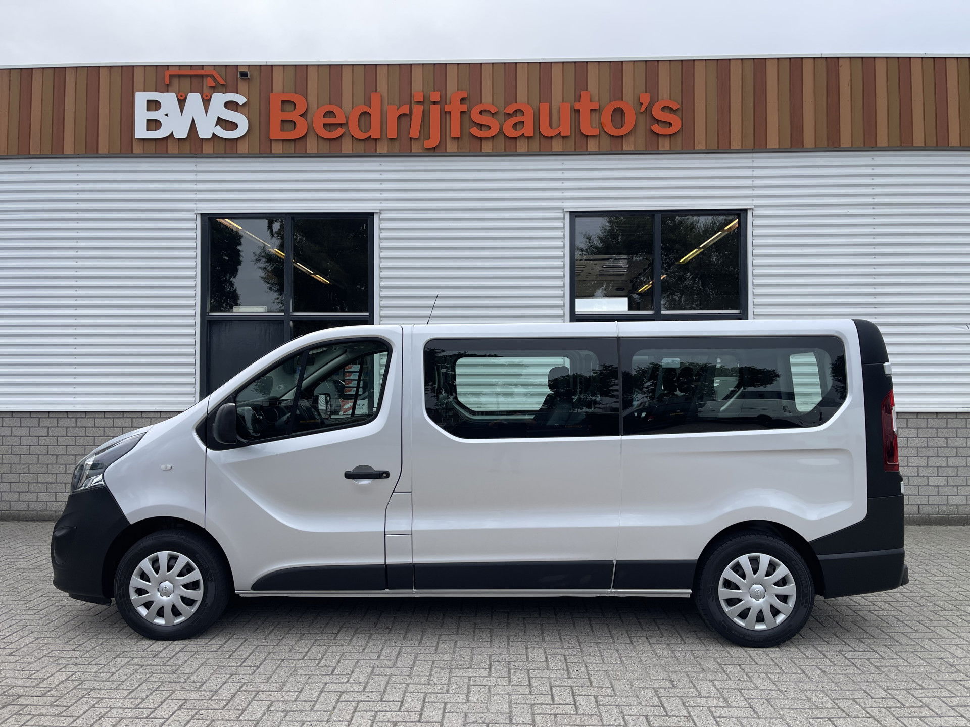 Opel Vivaro Combi 1.6 CDTI 125pk L2H1 BiTurbo ecoFLEX / 9 persoons / vaste prijs rijklaar € 21.950 incl btw bpm / euro 6 diesel / isofix / airco / cruise / navigatie / zilver metallic