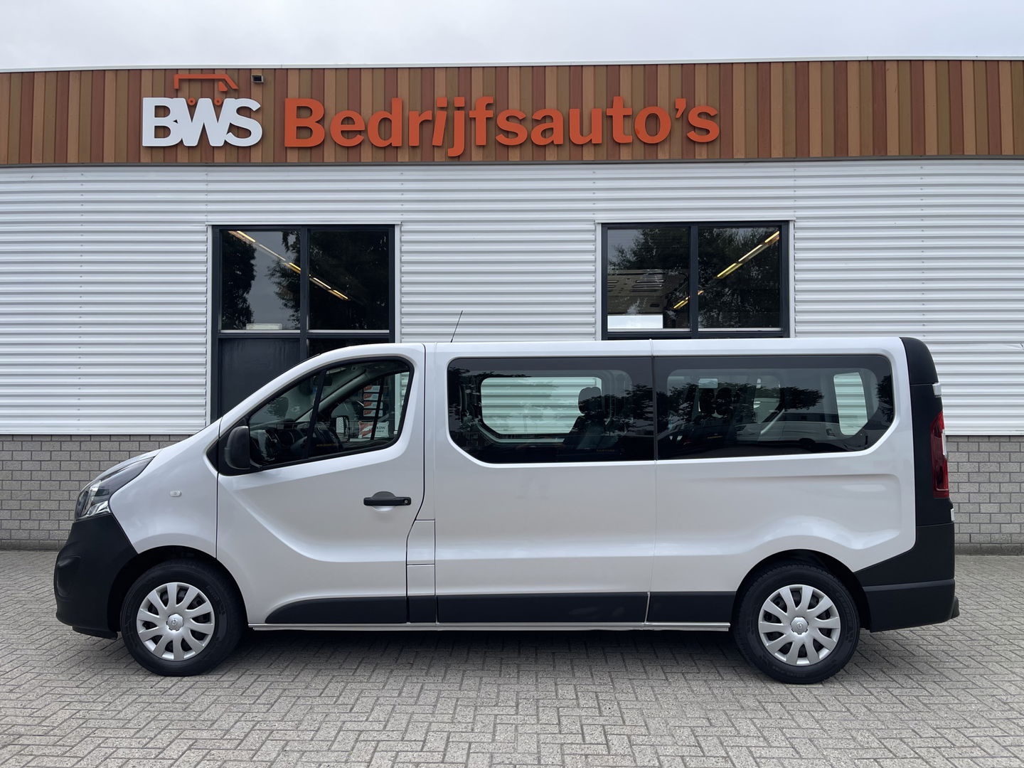 Opel Vivaro Combi 1.6 CDTI 125pk L2H1 BiTurbo ecoFLEX / 9 persoons / vaste prijs rijklaar € 21.950 incl btw bpm / euro 6 diesel / isofix / airco / cruise / navigatie / zilver metallic