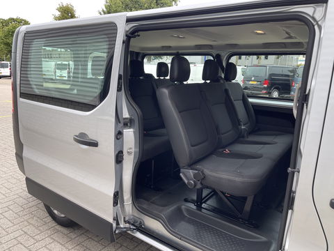 Opel Vivaro Combi 1.6 CDTI 125pk L2H1 BiTurbo ecoFLEX / 9 persoons / vaste prijs rijklaar € 21.950 incl btw bpm / euro 6 diesel / isofix / airco / cruise / navigatie / zilver metallic