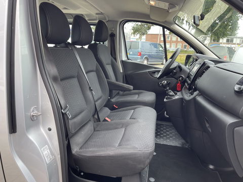 Opel Vivaro Combi 1.6 CDTI 125pk L2H1 BiTurbo ecoFLEX / 9 persoons / vaste prijs rijklaar € 21.950 incl btw bpm / euro 6 diesel / isofix / airco / cruise / navigatie / zilver metallic