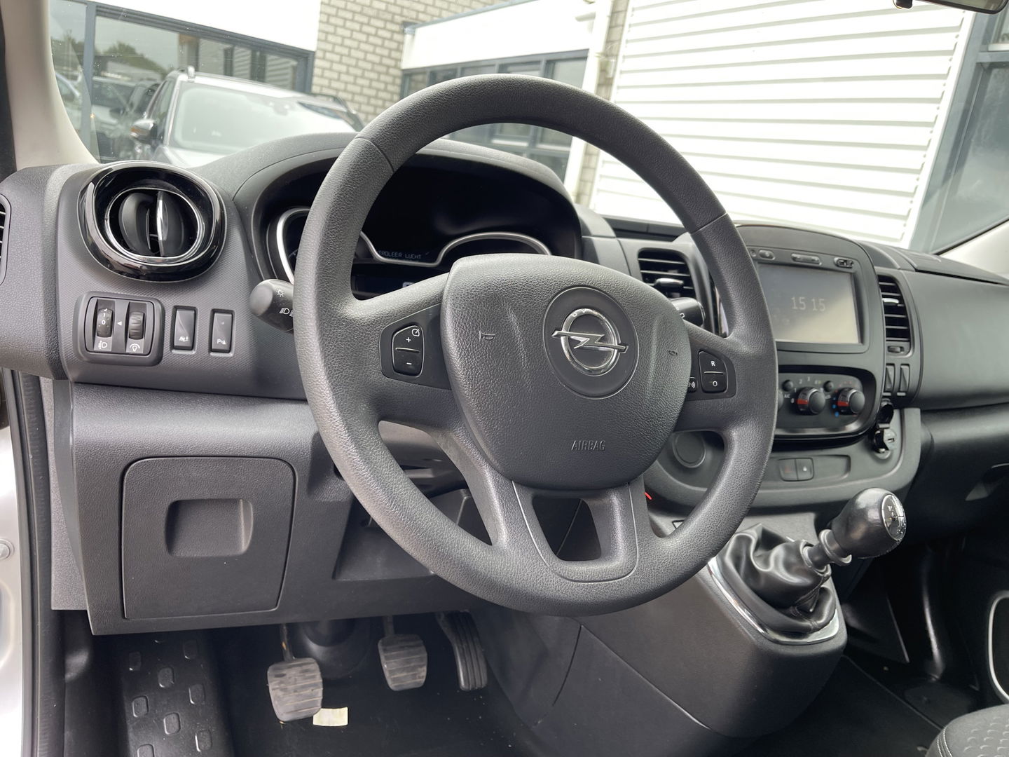 Opel Vivaro Combi 1.6 CDTI 125pk L2H1 BiTurbo ecoFLEX / 9 persoons / vaste prijs rijklaar € 21.950 incl btw bpm / euro 6 diesel / isofix / airco / cruise / navigatie / zilver metallic