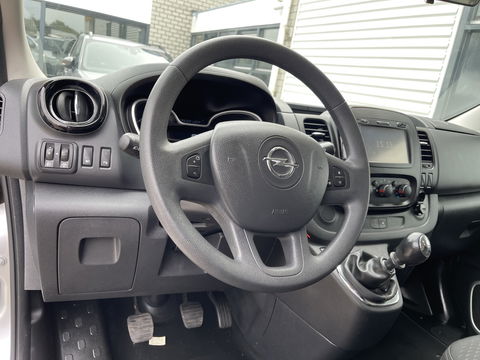 Opel Vivaro Combi 1.6 CDTI 125pk L2H1 BiTurbo ecoFLEX / 9 persoons / vaste prijs rijklaar € 21.950 incl btw bpm / euro 6 diesel / isofix / airco / cruise / navigatie / zilver metallic