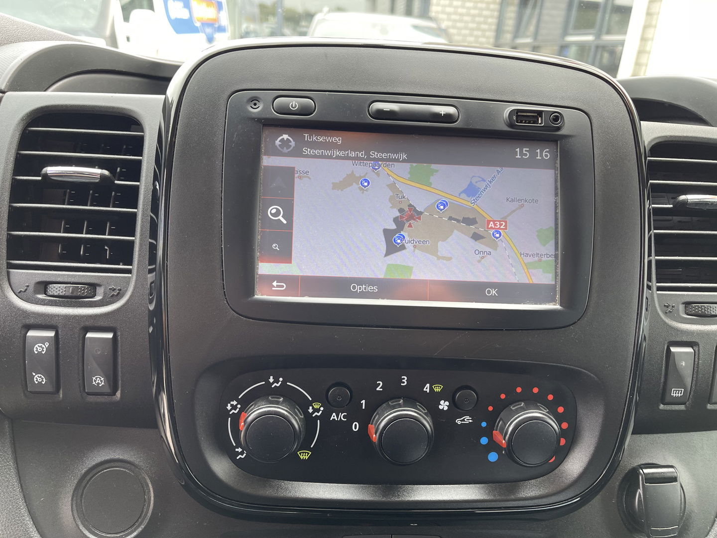 Opel Vivaro Combi 1.6 CDTI 125pk L2H1 BiTurbo ecoFLEX / 9 persoons / vaste prijs rijklaar € 21.950 incl btw bpm / euro 6 diesel / isofix / airco / cruise / navigatie / zilver metallic