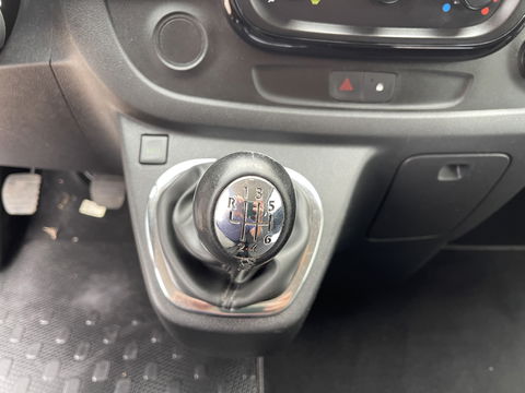 Opel Vivaro Combi 1.6 CDTI 125pk L2H1 BiTurbo ecoFLEX / 9 persoons / vaste prijs rijklaar € 21.950 incl btw bpm / euro 6 diesel / isofix / airco / cruise / navigatie / zilver metallic