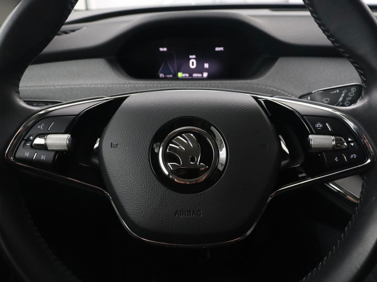 Škoda Enyaq iV 60 | Camera | Carplay | Keyless | Half leder | Navigatie | Full LED | Climate control | Cruise control | Parkeerhulp | Getint glas